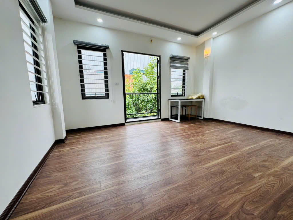 Tôi chính chủ bán nhà riêng phố Nguyễn Đức Cảnh, q Hoàng Mai 45m 6T- Gara Ô tô, Lô góc. LH: 0986430899